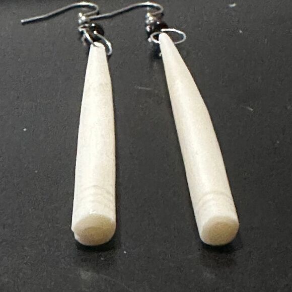 NWOT African Bone Dangling Round Carved Earrings - Picture 4 of 5